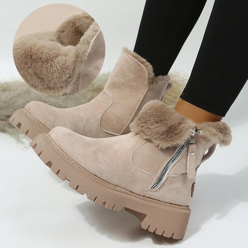 Emballage_des_bottines_Loma_pr_t_pour_une_exp_dition_rapide._a037e0e0-6090-4464-bd5d-732b0a736dcc.jpg Loma™ | Bottines Femme Élégance Intemporelle et Confort Quotidien - Image 1